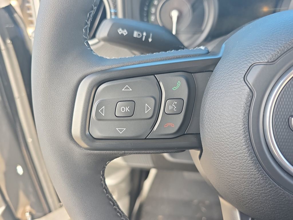 New 2025 Jeep Wrangler Unlimited Rubicon 4xe w/ Technology Group AWD/4WD image 16
