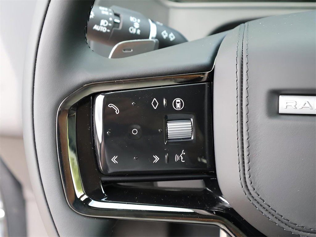 New 2026 Land Rover Range Rover Velar Dynamic SE image 32
