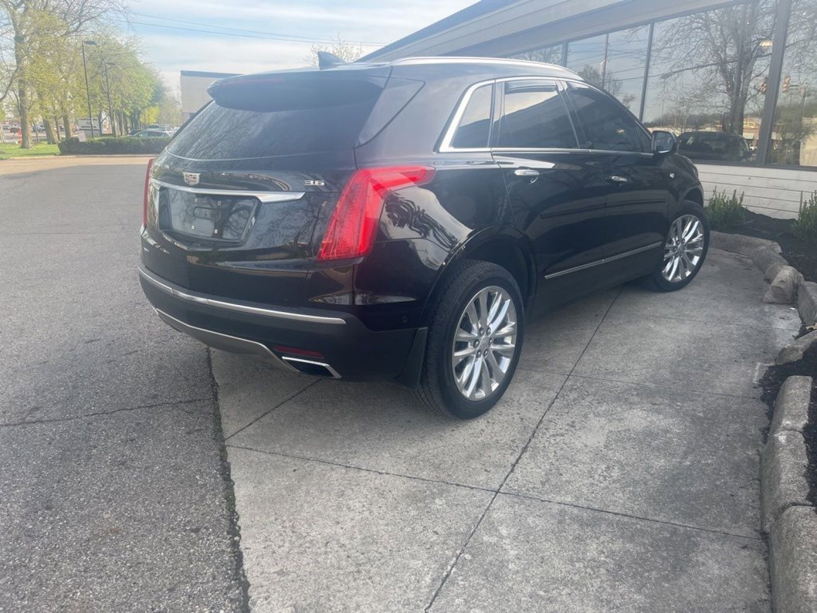 Used 2017 Cadillac XT5 Platinum w/ Driver Assist Package image 7