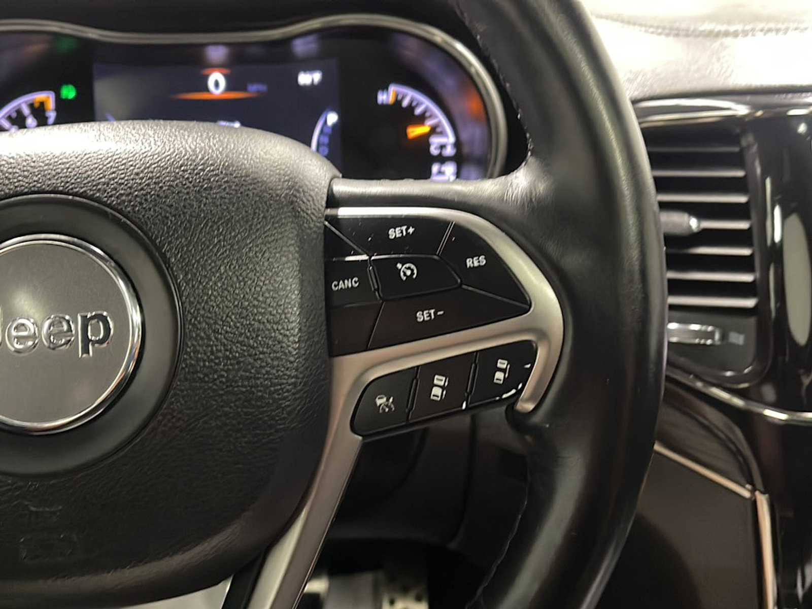 Used 2019 Jeep Grand Cherokee High Altitude AWD/4WD image 7