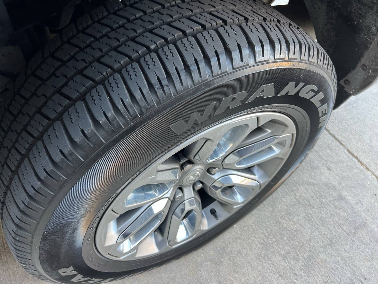 Used 2020 RAM 1500 Laramie w/ Sport Appearance Package AWD/4WD image 15