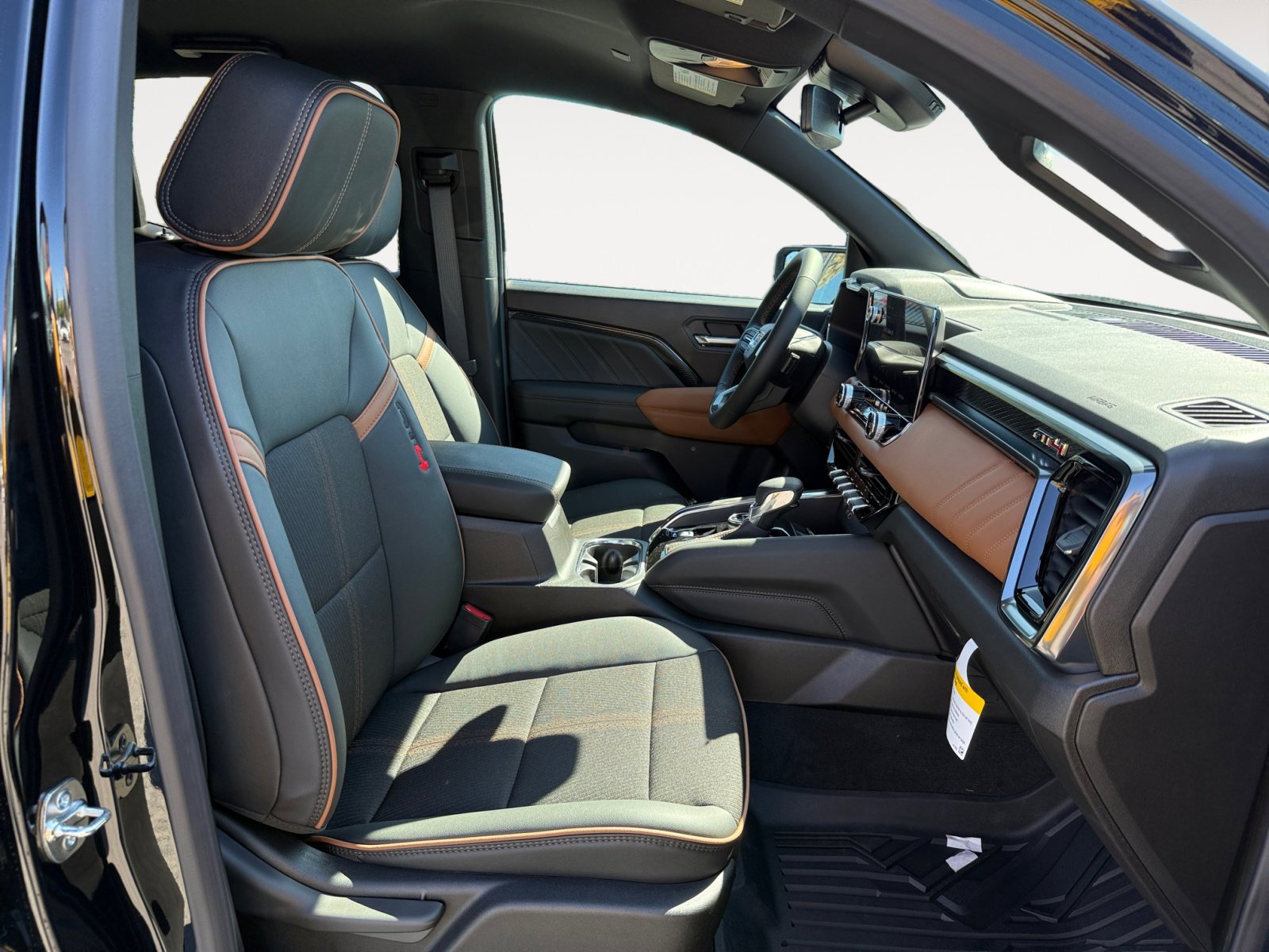 New 2025 GMC Canyon AT4 image 19