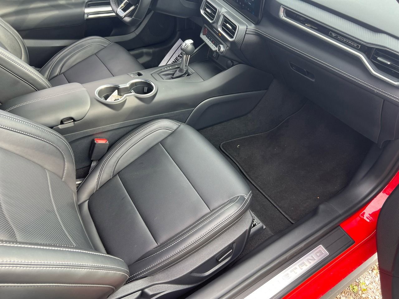 Used 2025 Ford Mustang Premium image 9