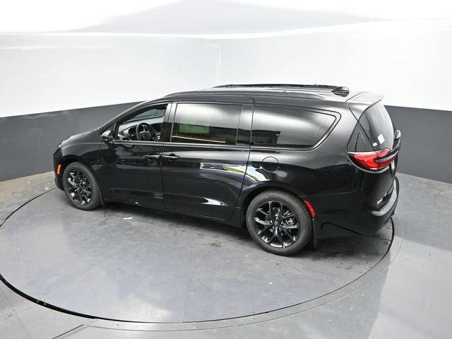 New 2027 Chrysler Pacifica Limited FWD image 46