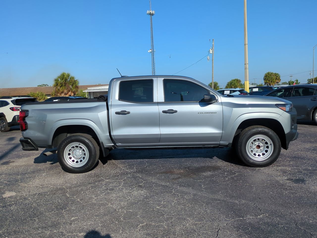 Used 2024 Chevrolet Colorado W/T image 3