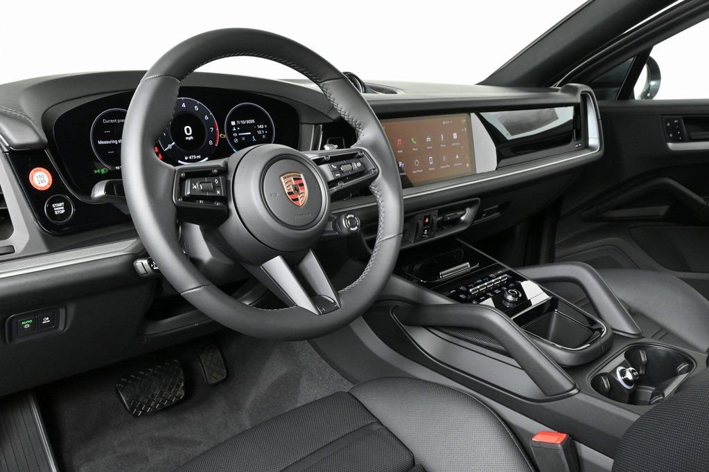 Certified 2025 Porsche Cayenne Coupe image 4