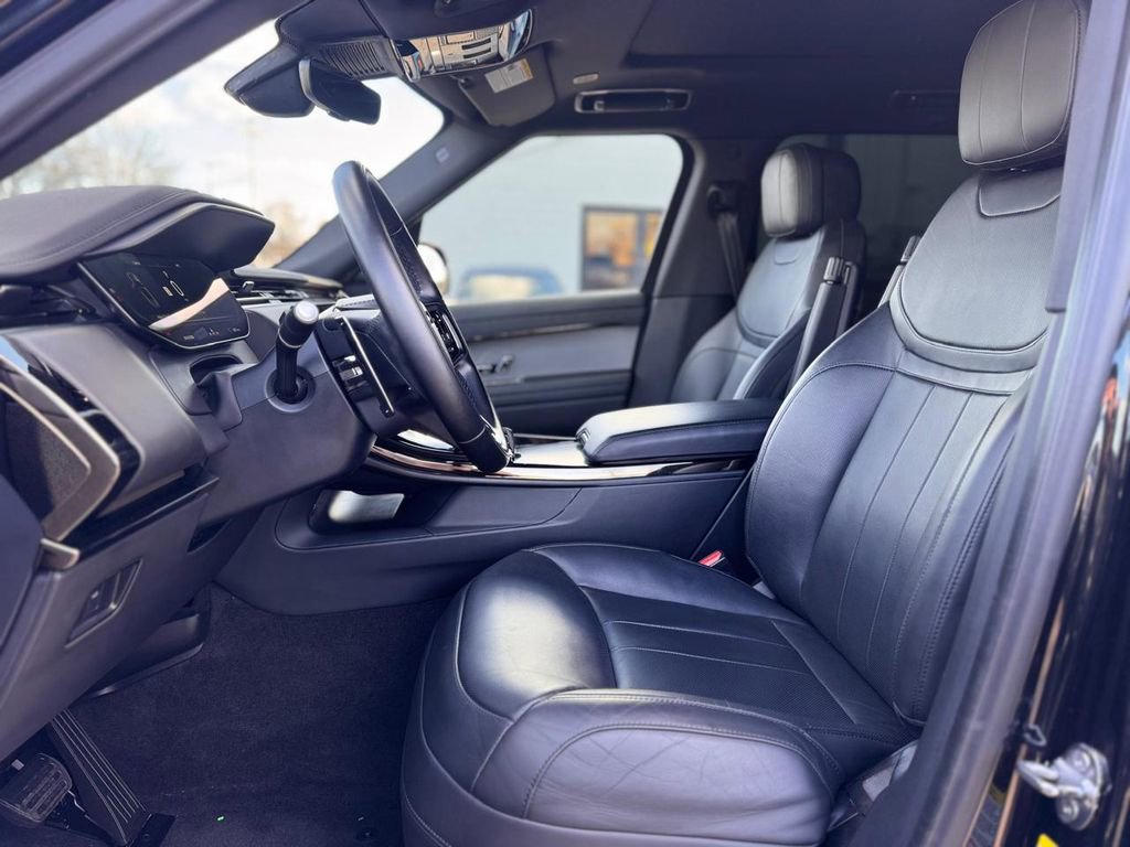 Used 2025 Land Rover Range Rover Sport SE image 17