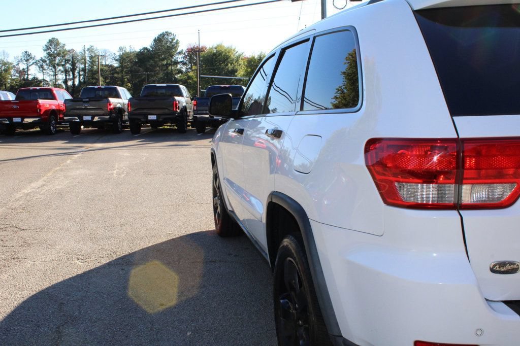 Used 2013 Jeep Grand Cherokee Overland RWD image 35