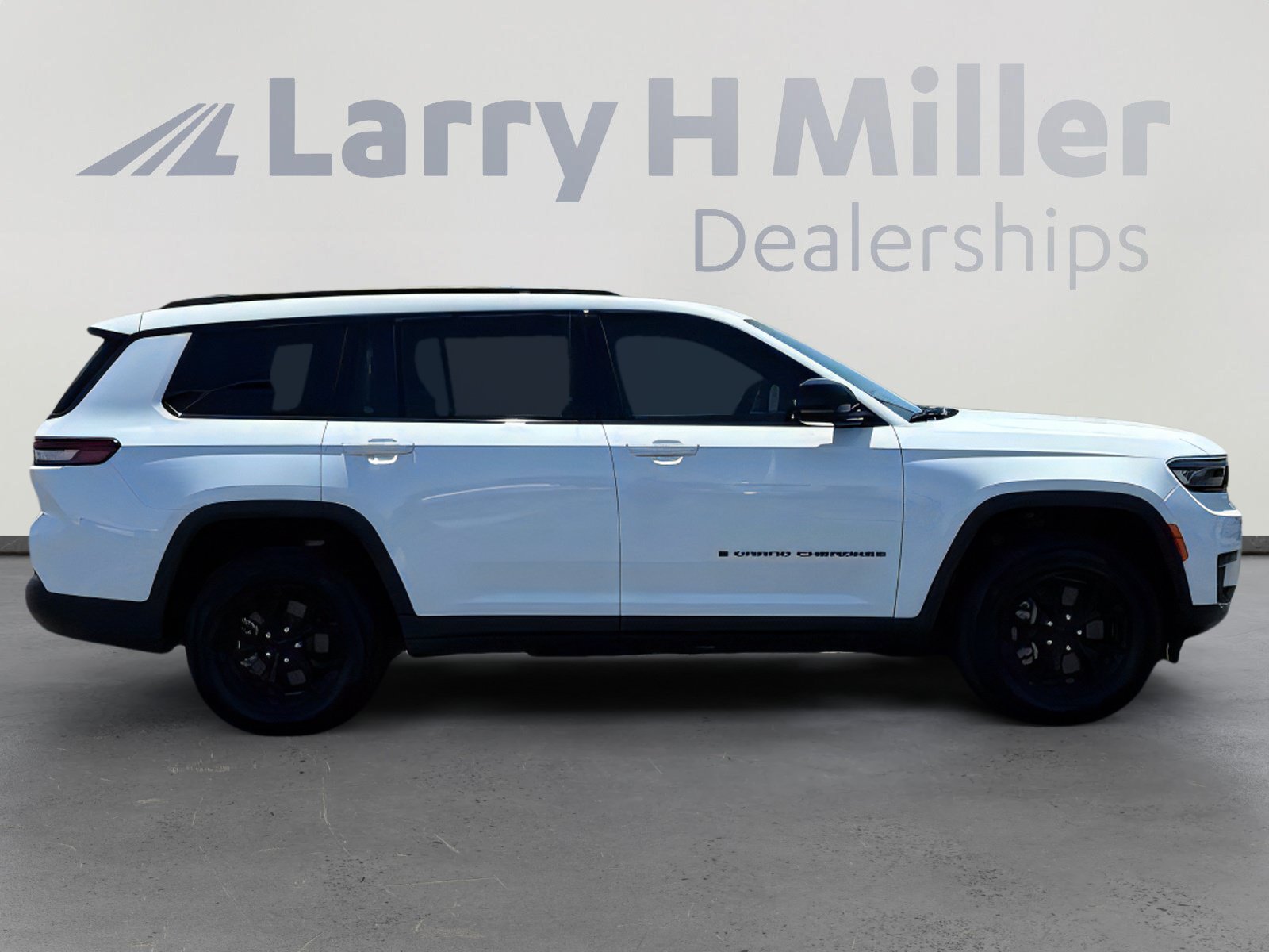 Used 2025 Jeep Grand Cherokee L Altitude RWD image 7