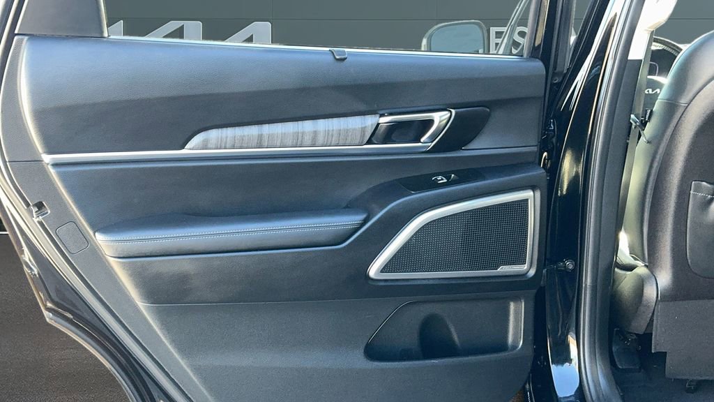 Used 2024 Kia Telluride EX w/ EX Captain's Chair Package FWD image 13