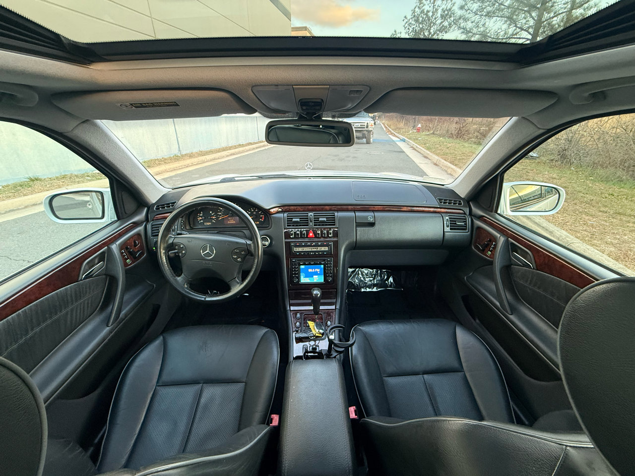 Used 2000 Mercedes-Benz E 430 Sedan image 5