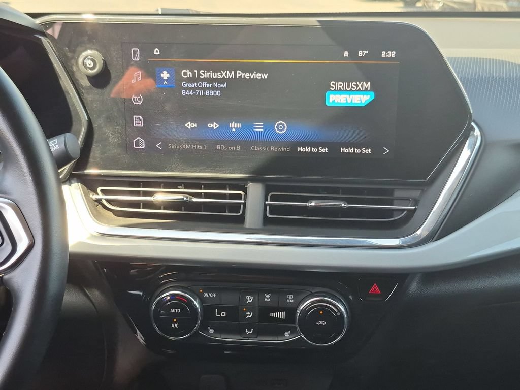 Used 2025 Chevrolet Trax LT w/ LT Convenience Package FWD image 19