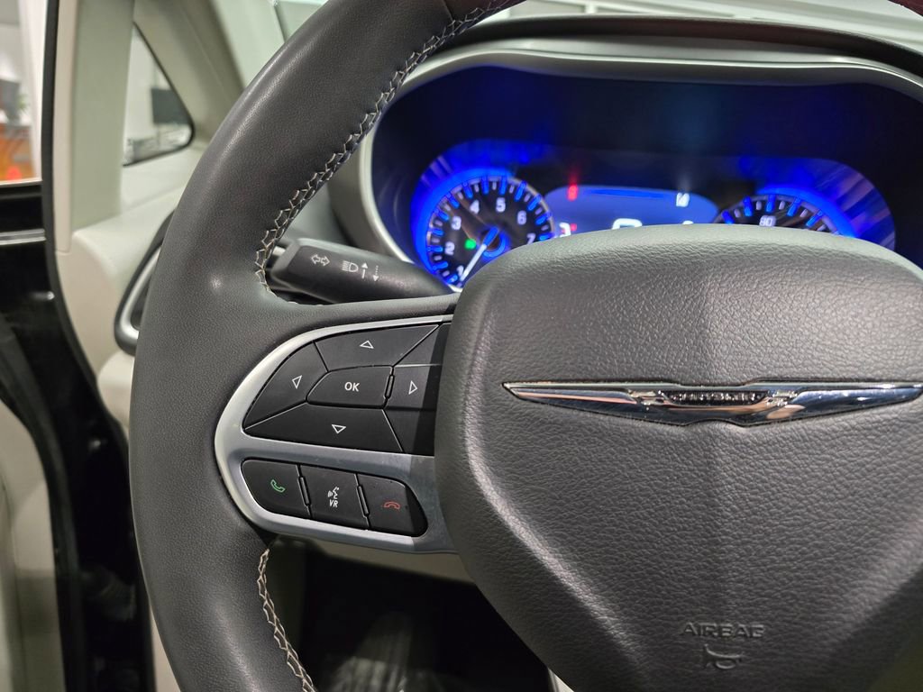 Certified 2024 Chrysler Pacifica Touring-L image 18