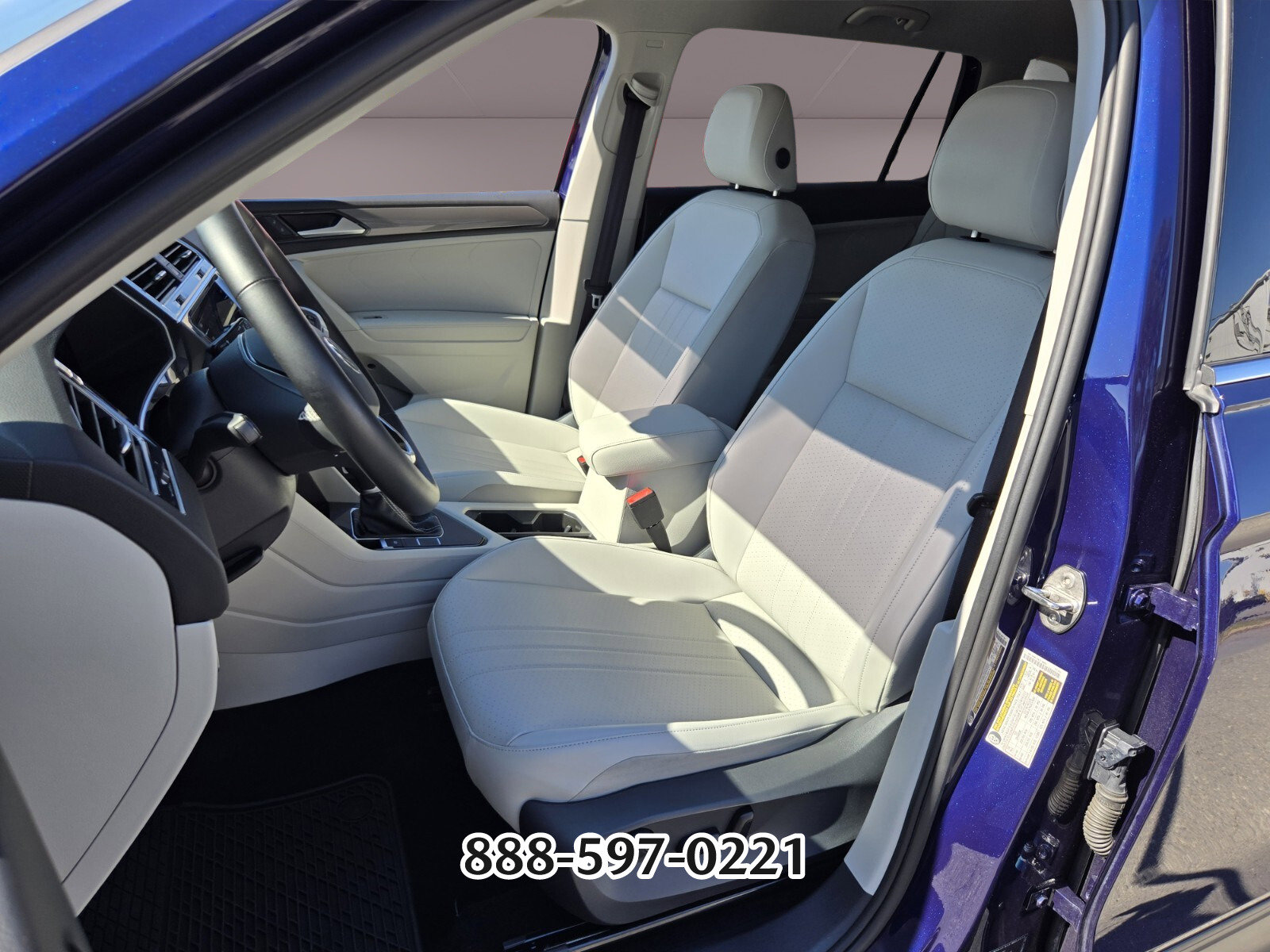 Used 2023 Volkswagen Tiguan SE image 9