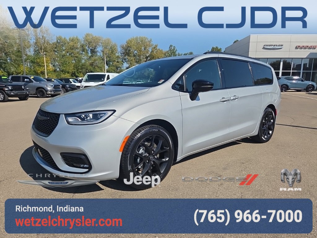 New 2026 Chrysler Pacifica Limited image 3