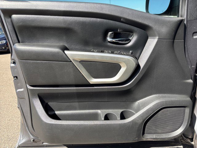 Used 2022 Nissan Titan SV AWD/4WD image 8