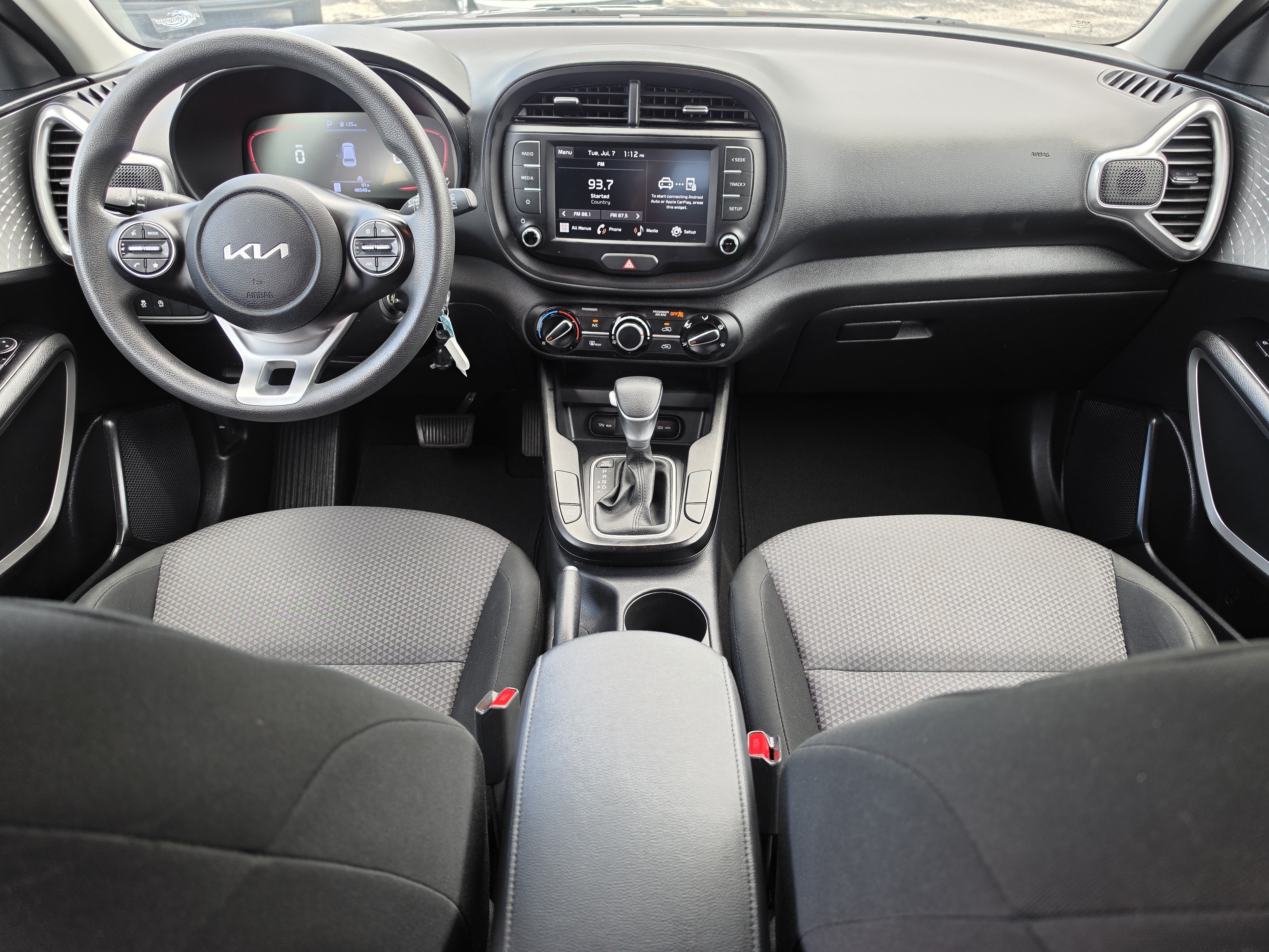Used 2024 Kia Soul LX w/ Option Group 015 FWD image 17