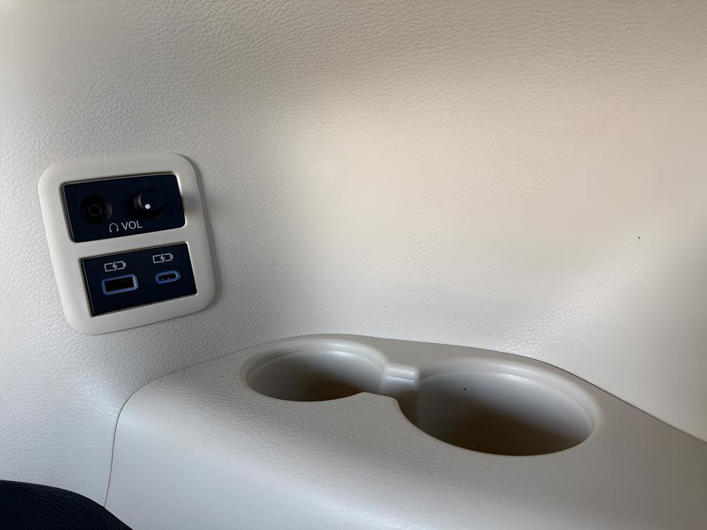 Used 2023 Toyota Sienna Platinum image 23