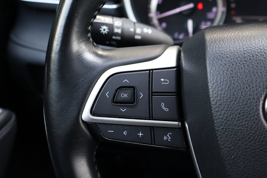 Used 2022 Toyota Highlander XSE FWD image 29