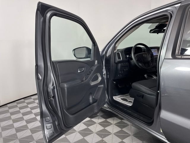 Used 2022 Nissan Frontier SV RWD image 17