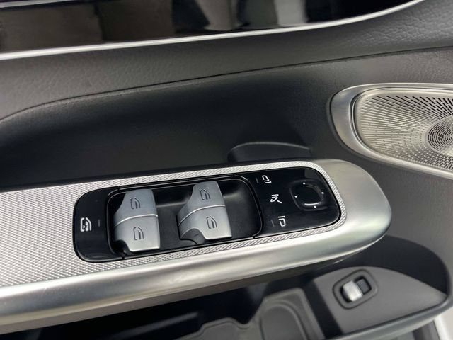 Used 2024 Mercedes-Benz GLC 300 image 19