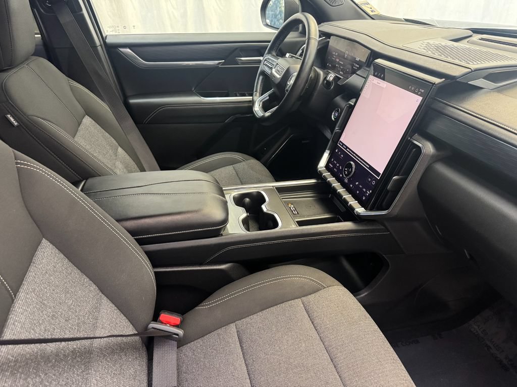 Used 2025 GMC Acadia Elevation FWD image 28