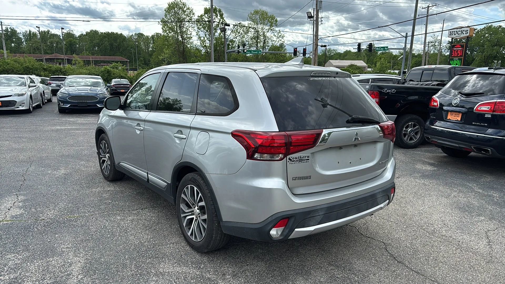 Used 2018 Mitsubishi Outlander ES FWD image 3