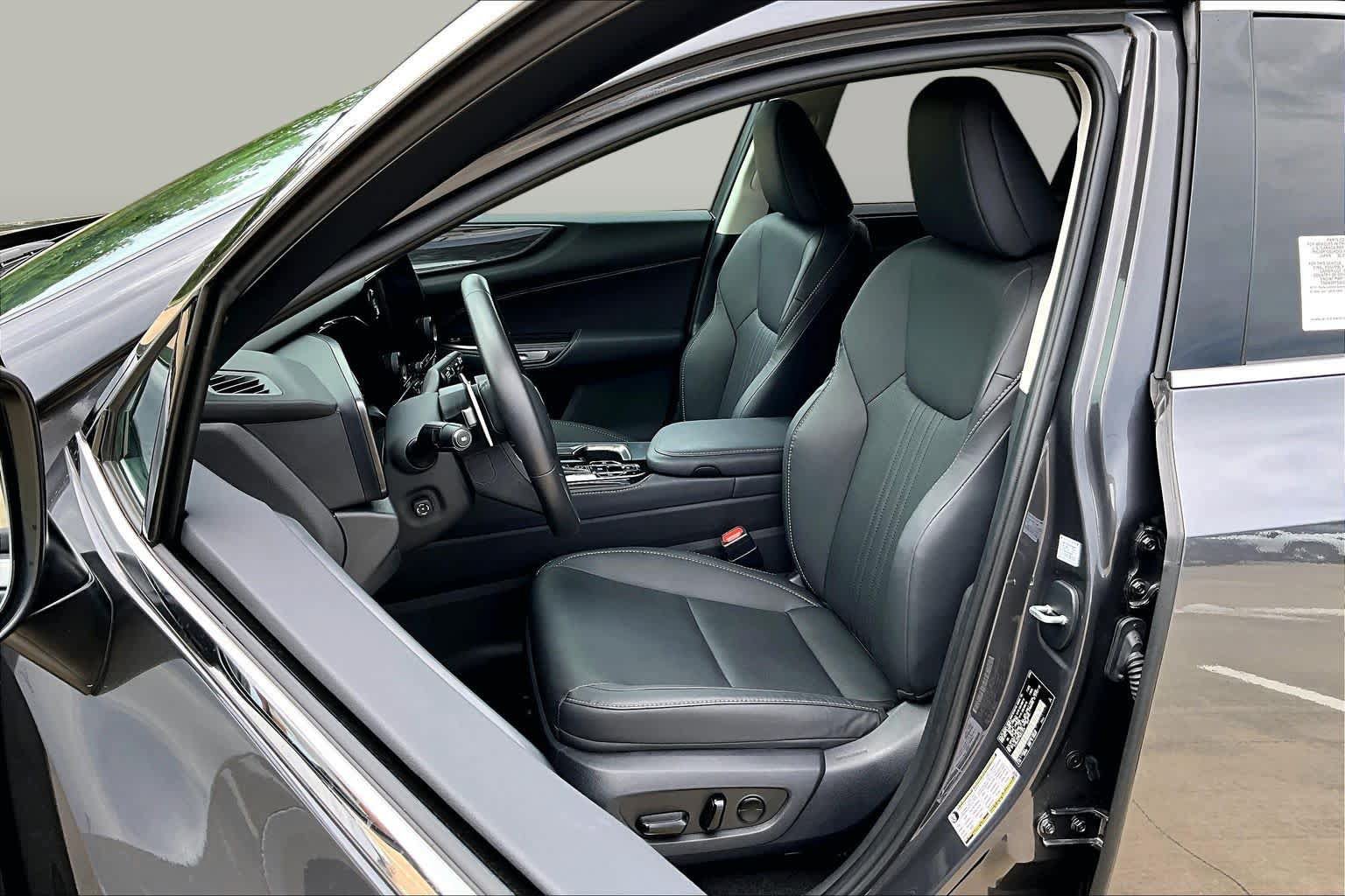 Certified 2025 Lexus NX 250 FWD w/ Accessory Package (Z1) image 8