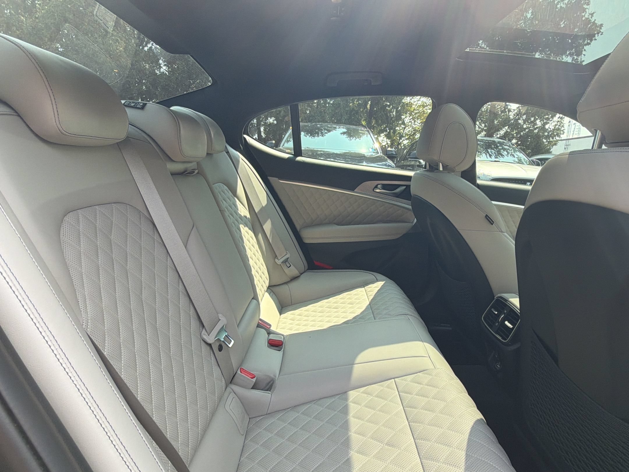 Used 2022 Genesis G70 3.3T w/ Sport Prestige Package AWD/4WD image 31