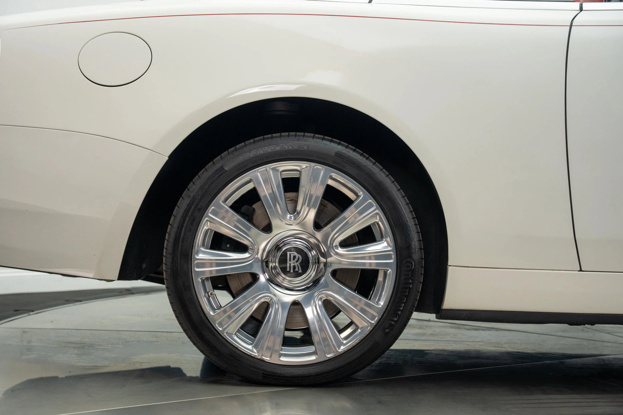 Used 2017 Rolls-Royce Dawn image 33