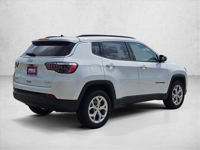 Used 2024 Jeep Compass Latitude AWD/4WD image 5