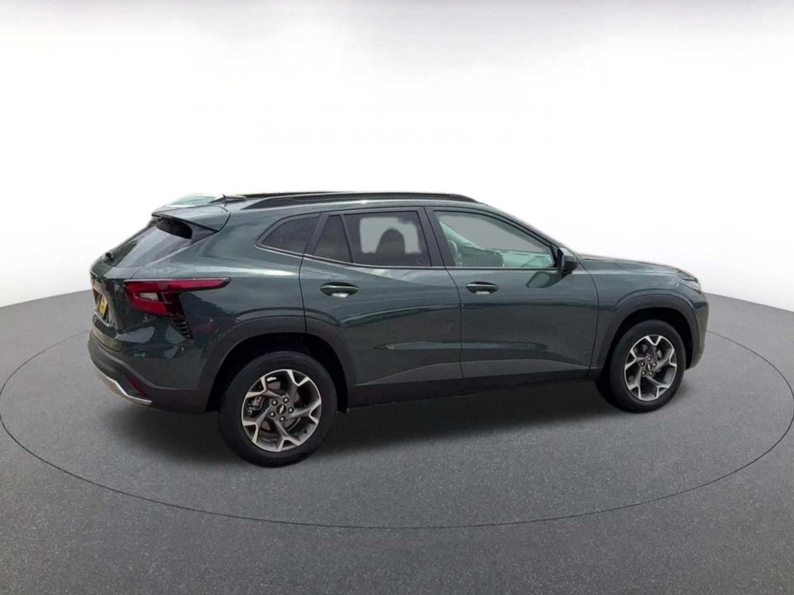Used 2025 Chevrolet Trax LT FWD image 14
