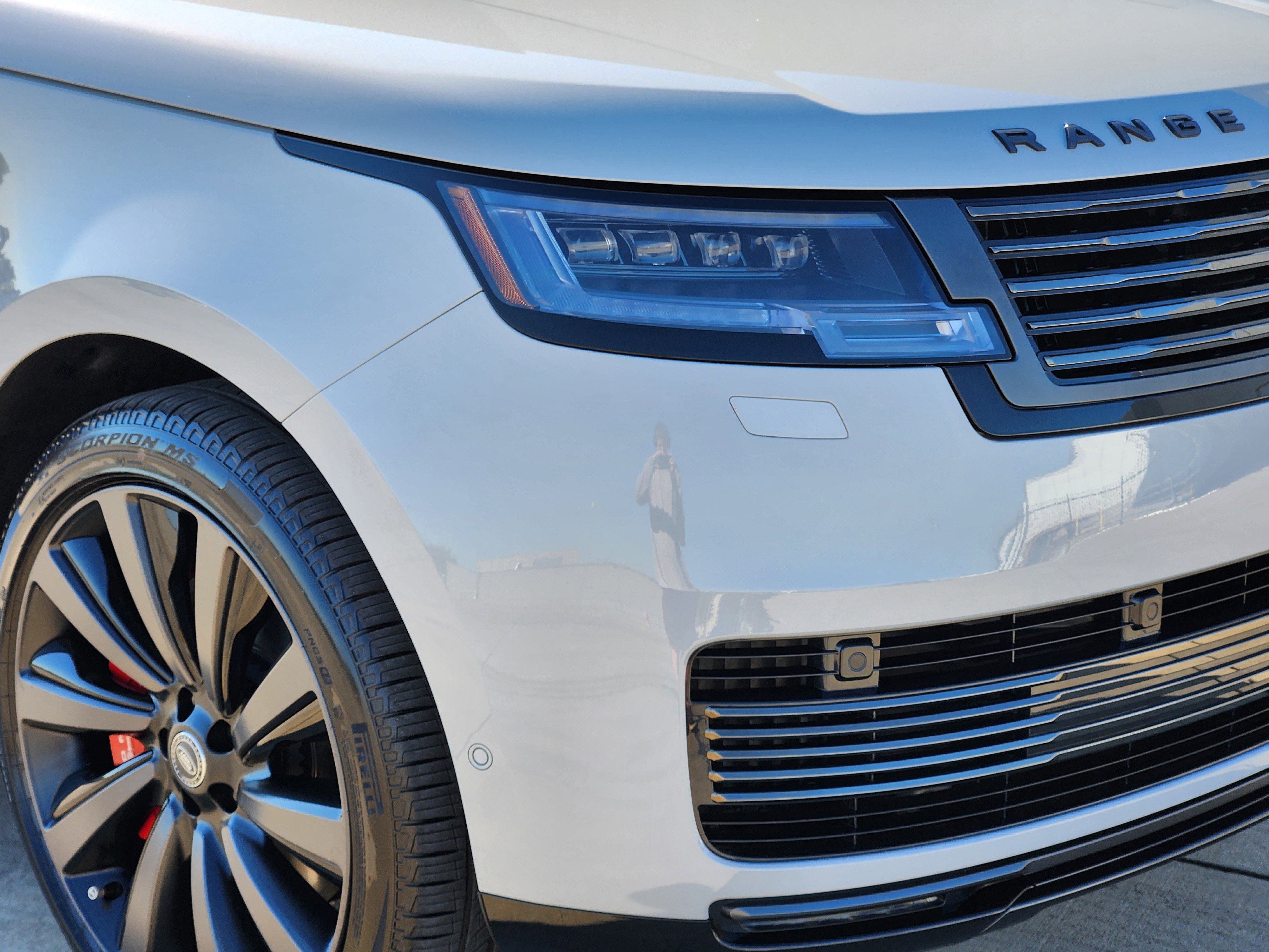 New 2025 Land Rover Range Rover SV image 8