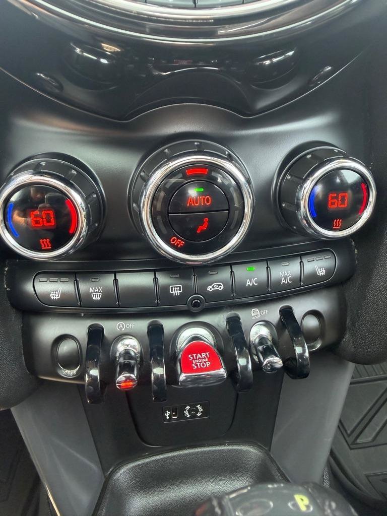Used 2018 MINI Cooper 2-Door Hardtop w/ Cold Weather Package FWD image 15