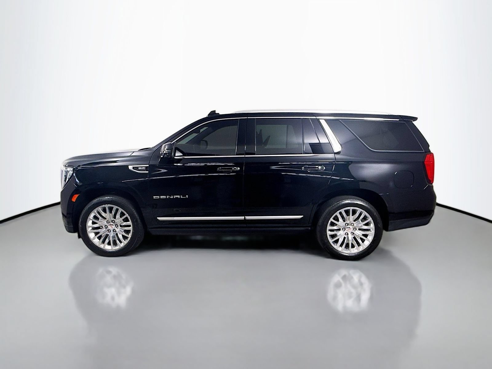 Used 2024 GMC Yukon Denali w/ Denali Reserve Package AWD/4WD image 2