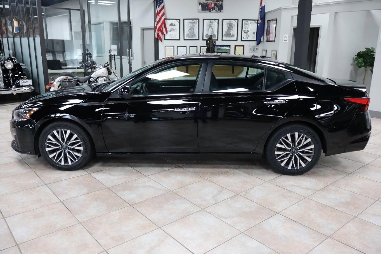 Used 2023 Nissan Altima 2.5 SV image 2