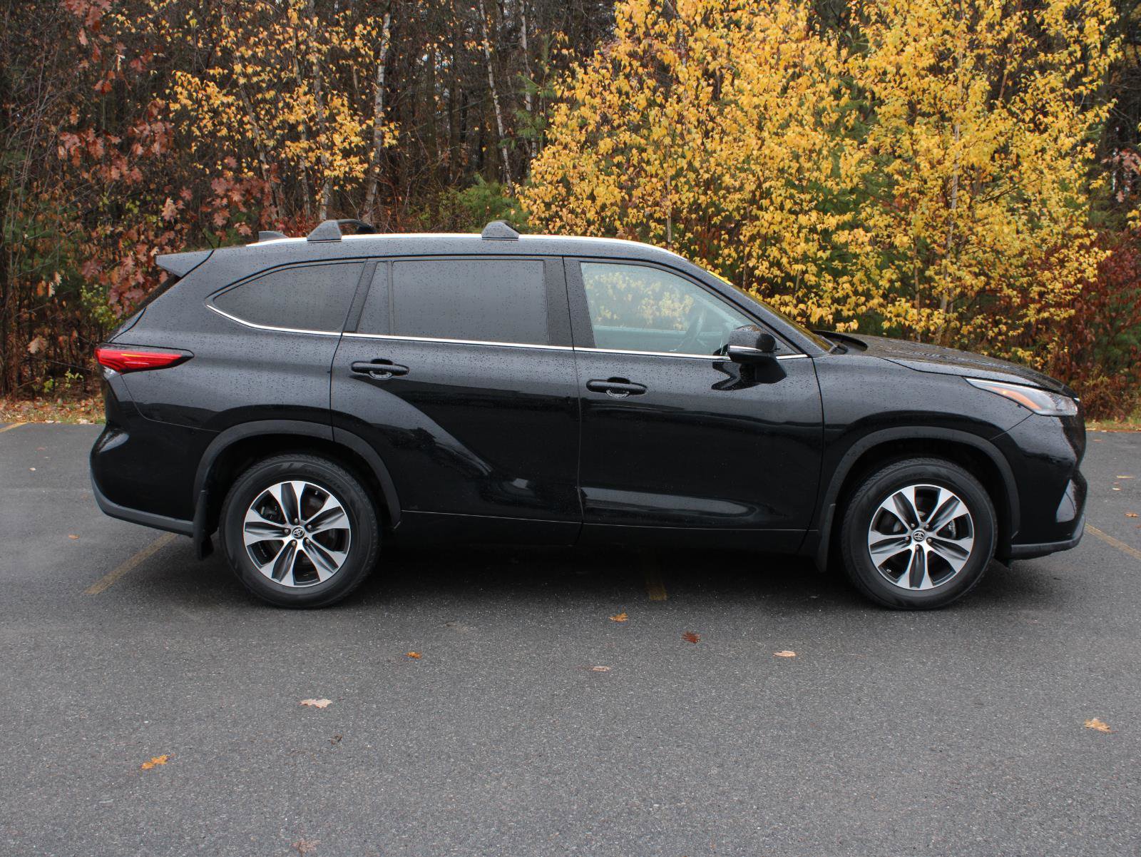 Certified 2021 Toyota Highlander XLE image 4