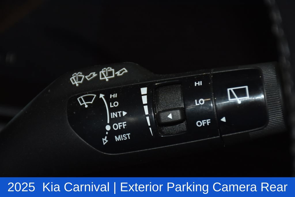 Used 2025 Kia Carnival FWD image 13