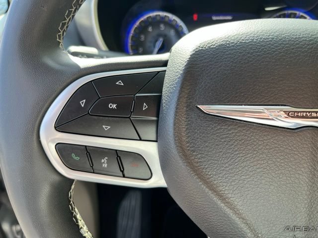 Used 2023 Chrysler Pacifica Touring-L FWD image 32