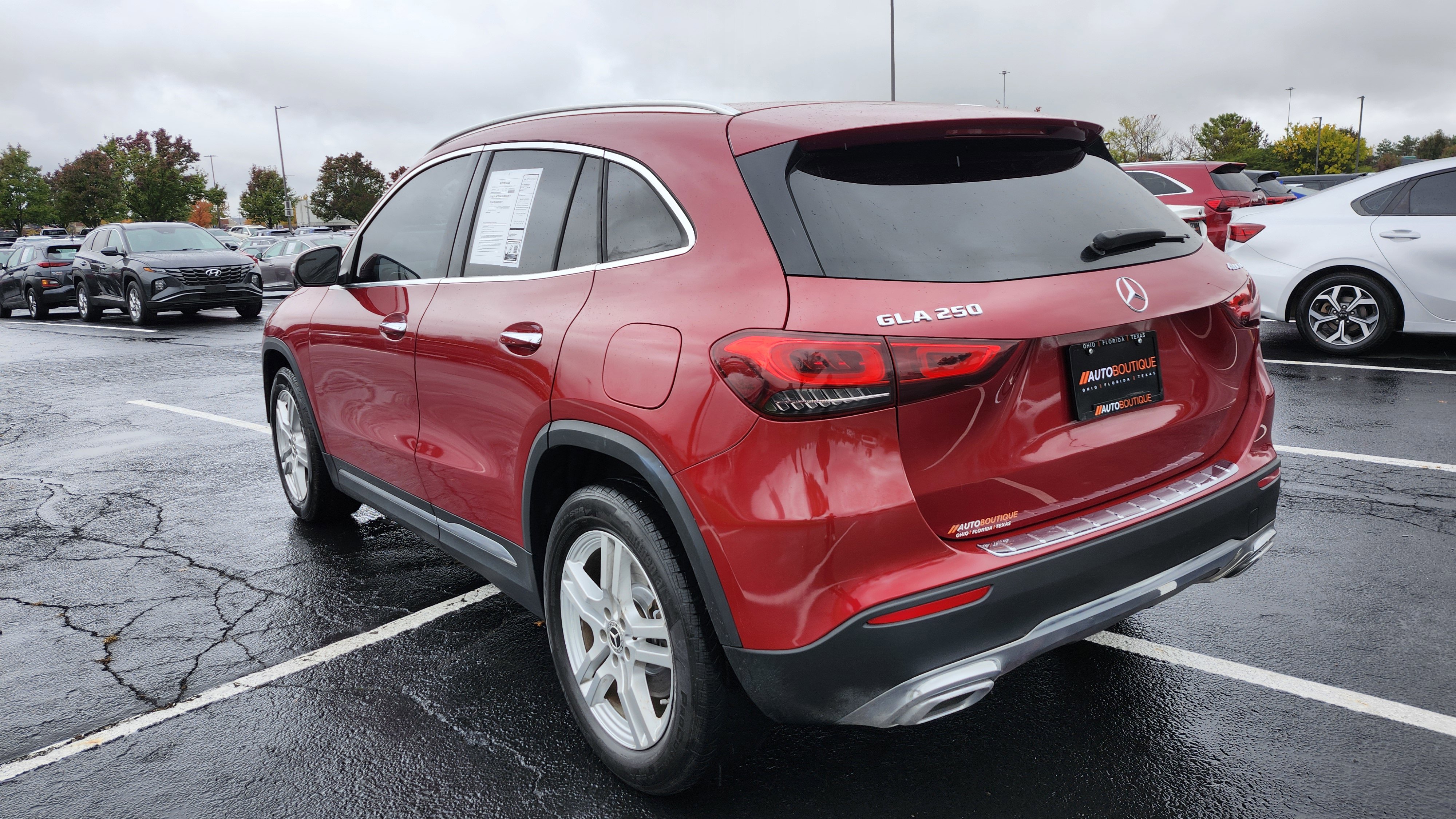 Used 2021 Mercedes-Benz GLA 250 4MATIC w/ Premium Package image 9
