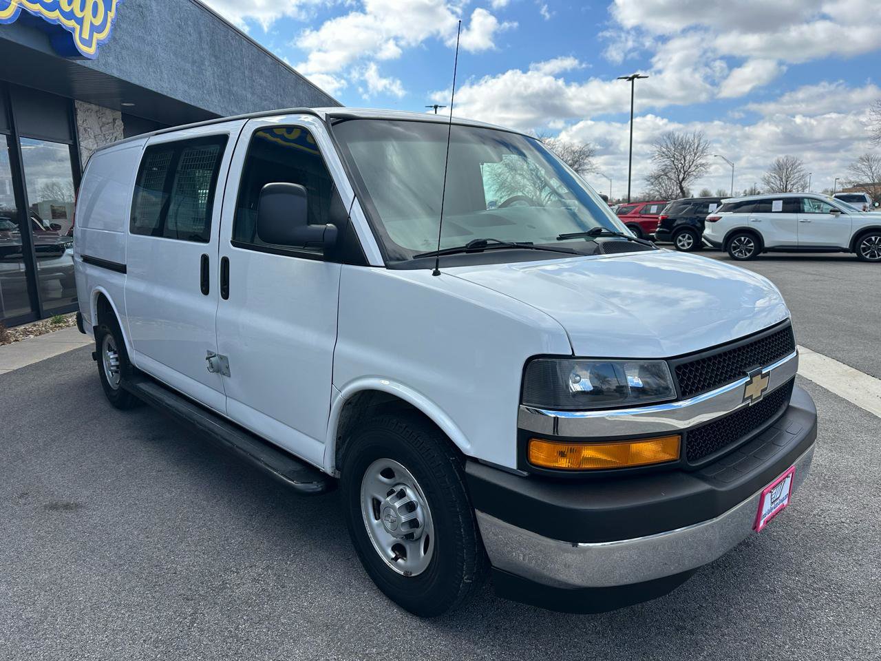Used 2018 Chevrolet Express 2500 w/ Driver Convenience Package image 9