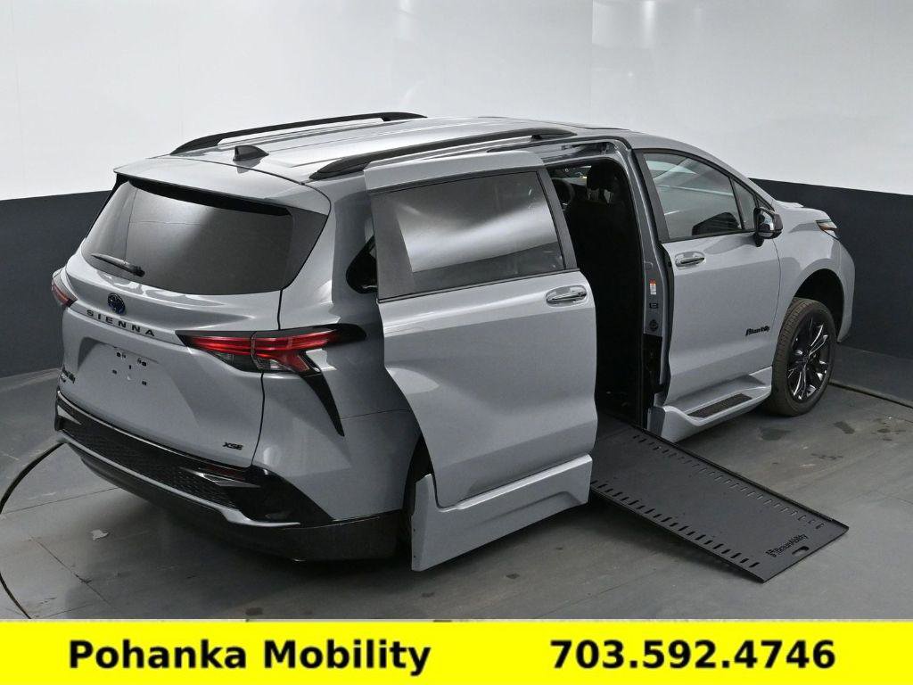 Used 2025 Toyota Sienna XSE image 19