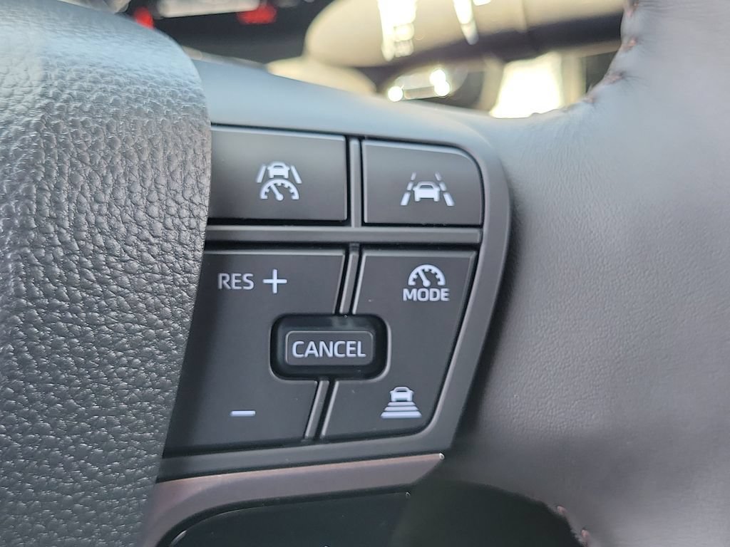 Used 2026 Toyota Camry XLE AWD/4WD image 6