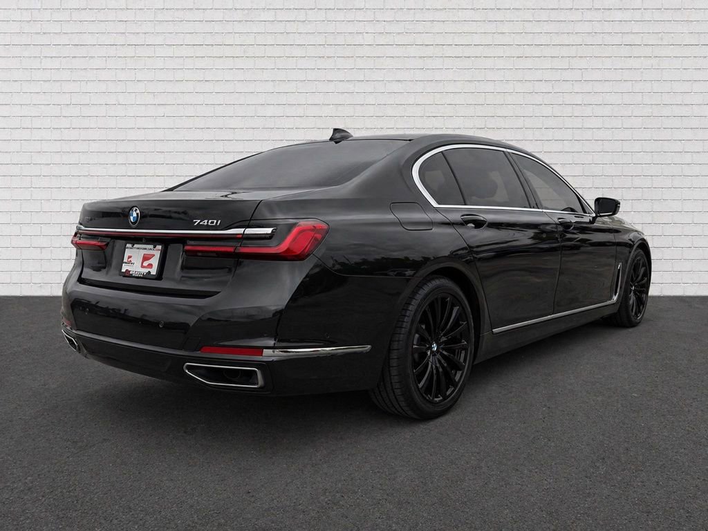 Used 2021 BMW 740i w/ Premium Package RWD image 4