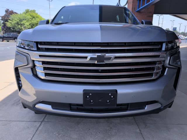 Used 2024 Chevrolet Suburban High Country AWD/4WD image 11