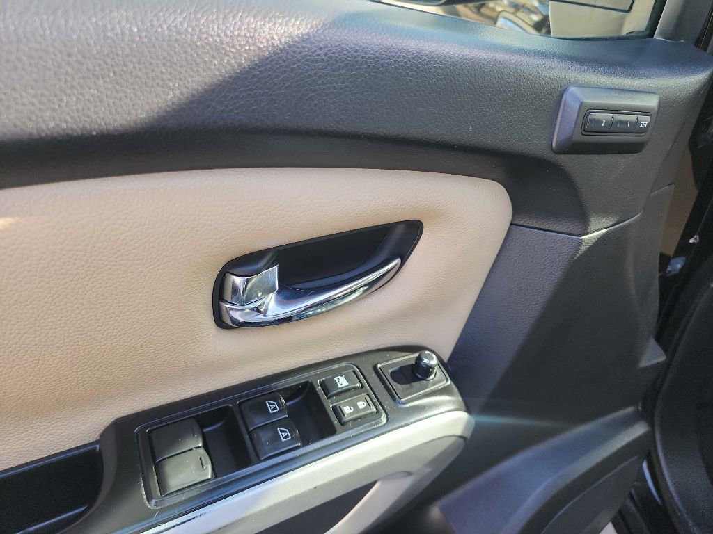 Used 2016 Nissan Titan SL AWD/4WD image 14