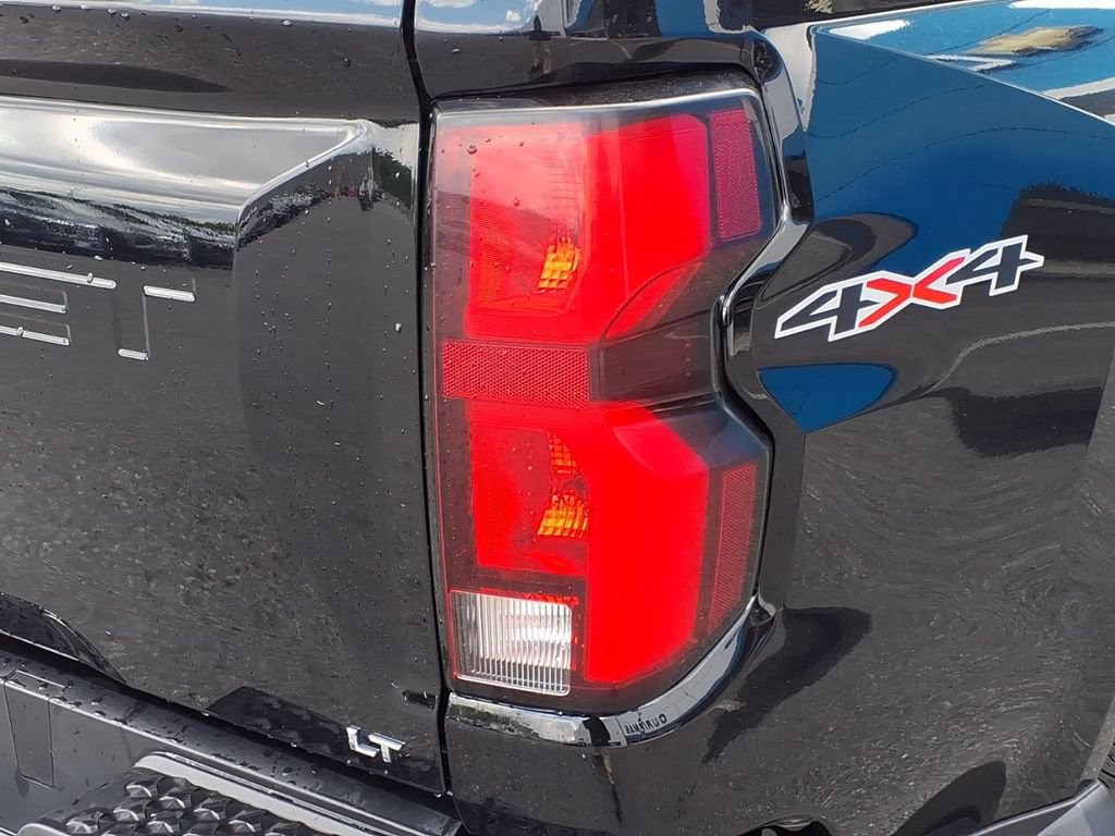 Used 2024 Chevrolet Colorado LT w/ LT Convenience Package III AWD/4WD image 9