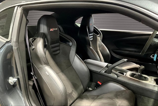 Used 2015 Chevrolet Camaro Z/28 RWD image 23