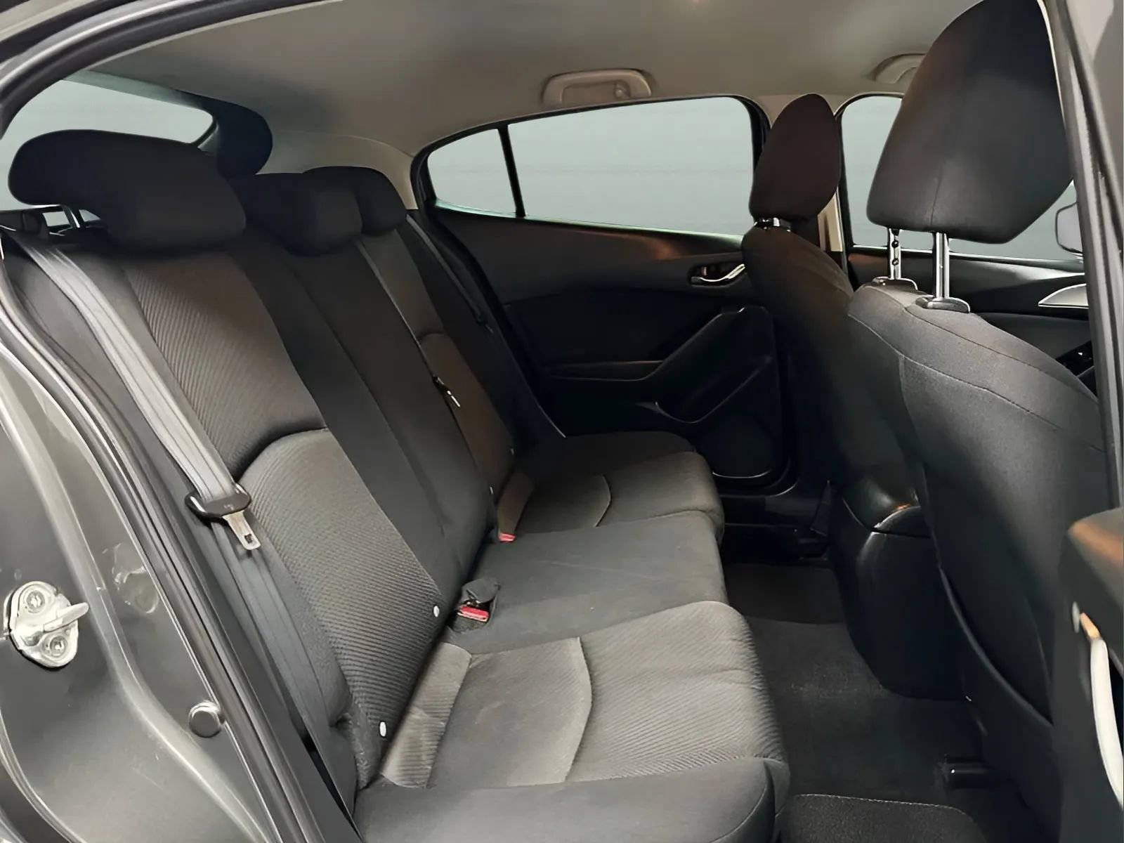Used 2018 MAZDA MAZDA3 Sport FWD image 13