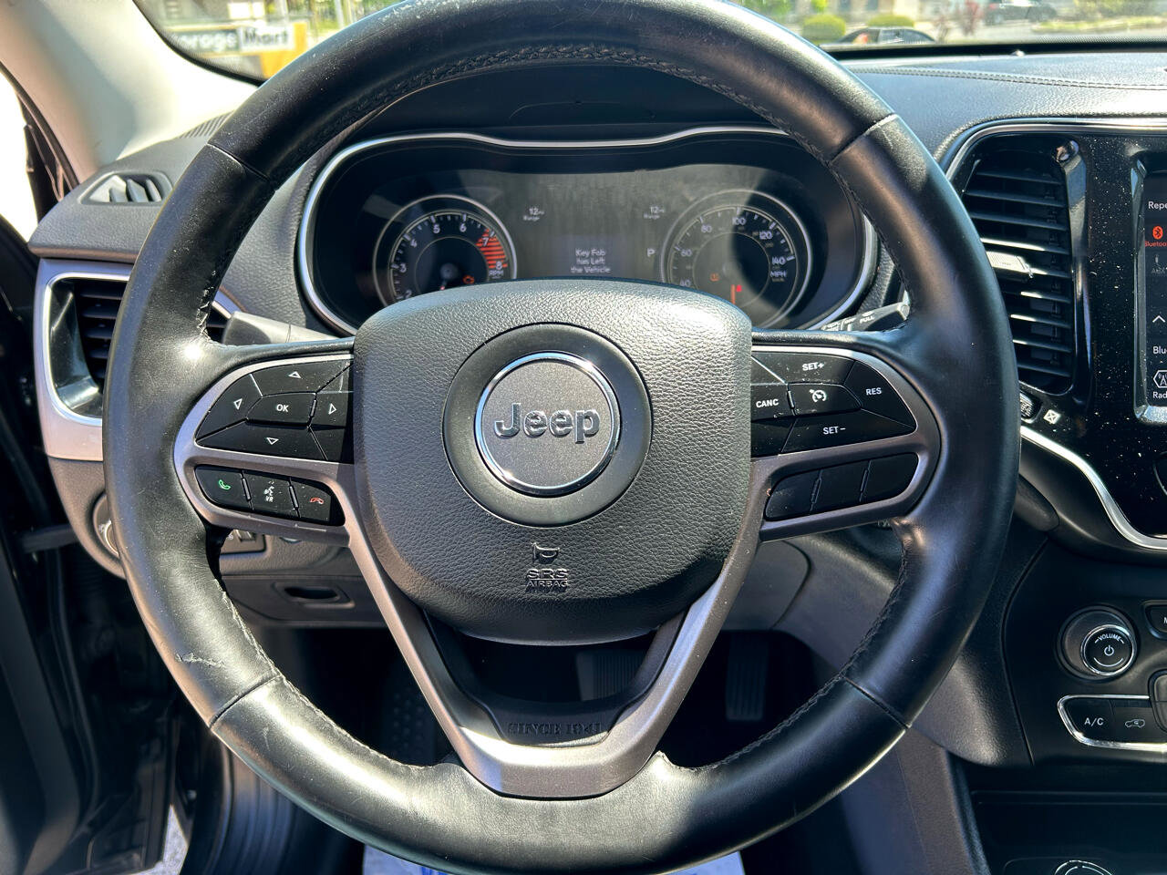 Used 2020 Jeep Cherokee Limited image 16